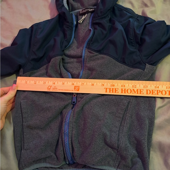 Boys Gray and navy blue under armour Jacket in size 6. - Picture 4 of 7